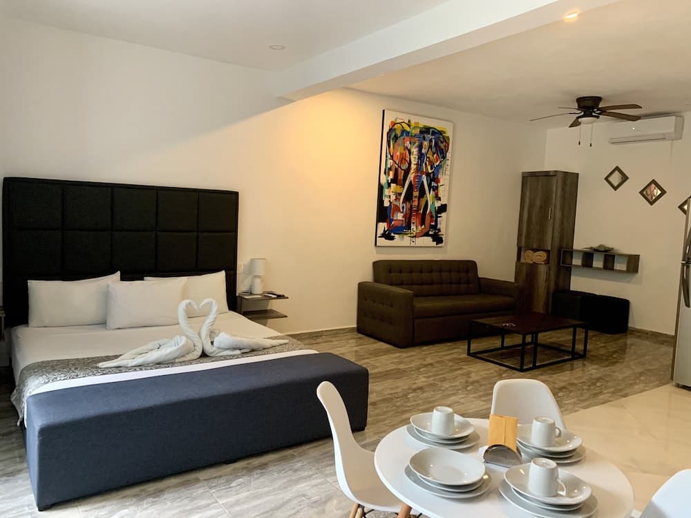 SILVERSANDS Hotel Boutique - 5Th Ave — 11