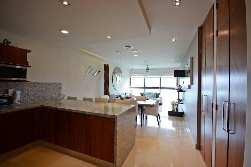 Luxury Condo Boutique — 17
