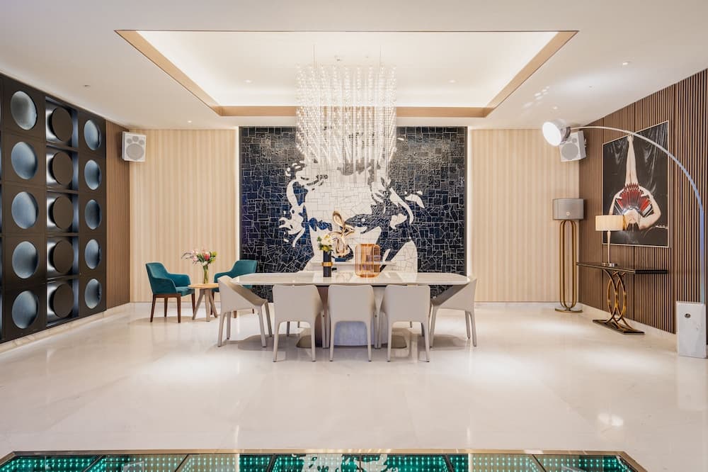 FIVE LUXE — 4