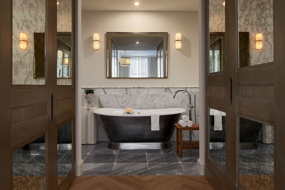 The Wall Street Hotel — 16