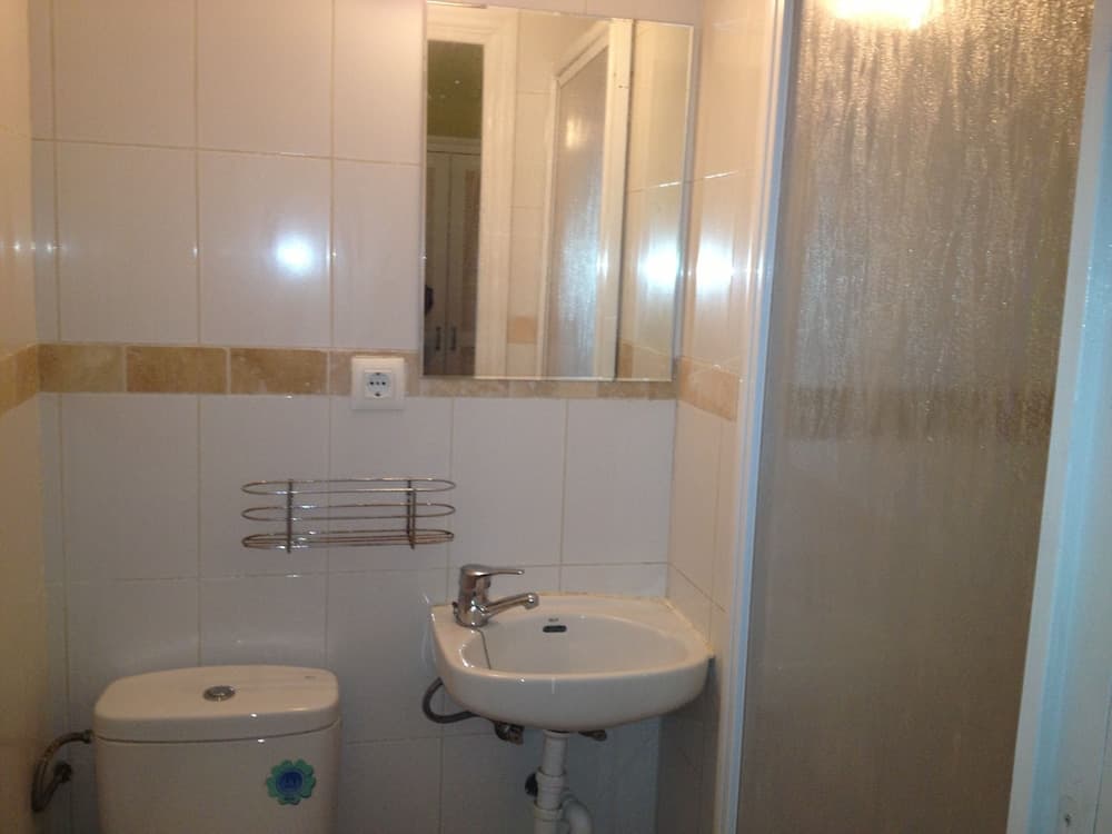 BHG Hostel Secar de la Real — 12