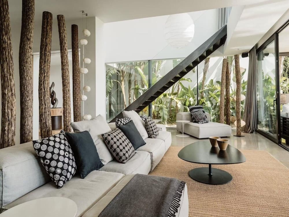 Modern Villa With Minimalistic Decor — 25