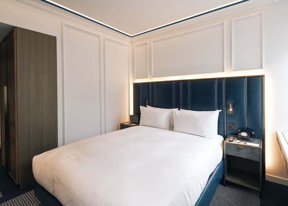 Page8, Seite Hotels — 12