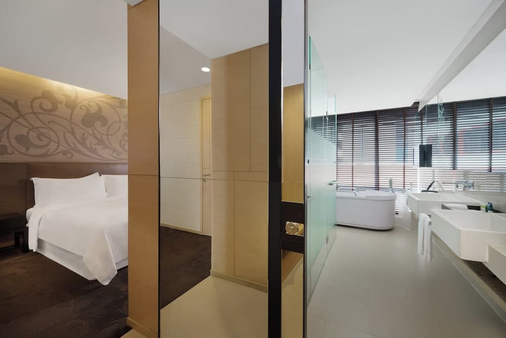 Four Points by Sheraton Bangkok, Sukhumvit 15 — 5