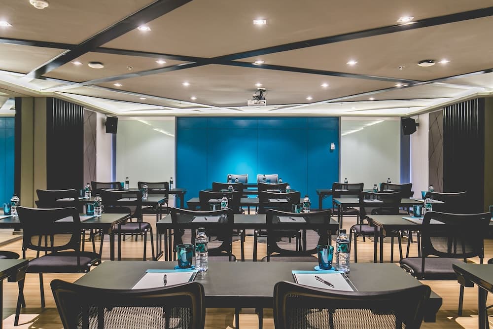 Cross Vibe Sukhumvit Hotel — 23