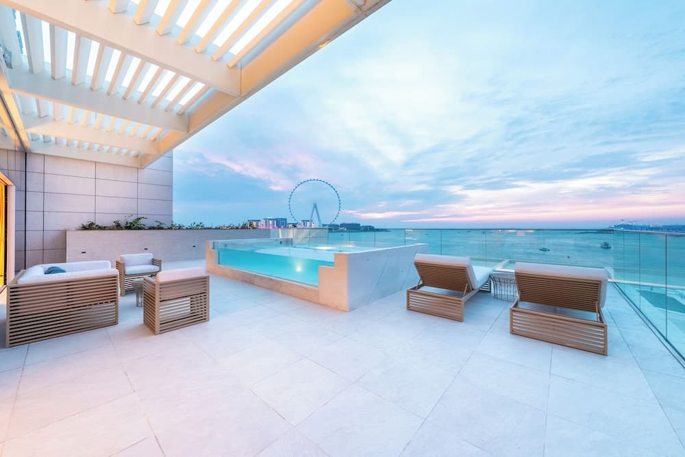 FIVE LUXE — 9