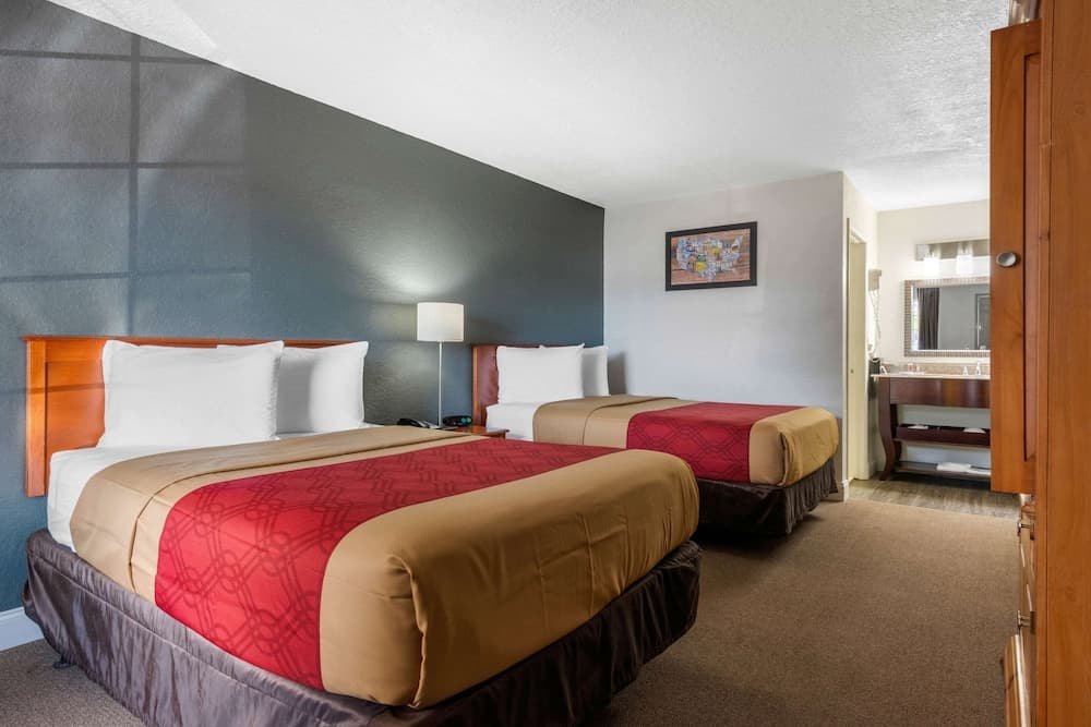 Econo Lodge Flughafen am RJ-Stadion — 21