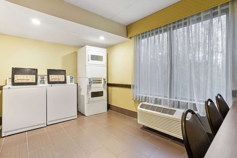 La Quinta Inn & Suites by Wyndham Tampa North I-75 — 8