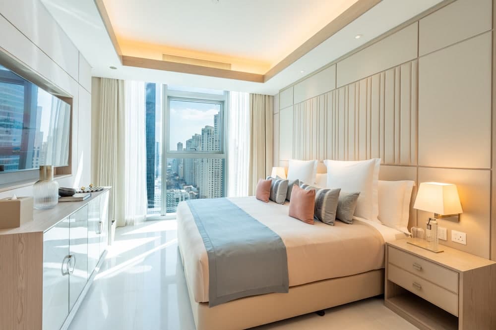 FIVE LUXE — 24