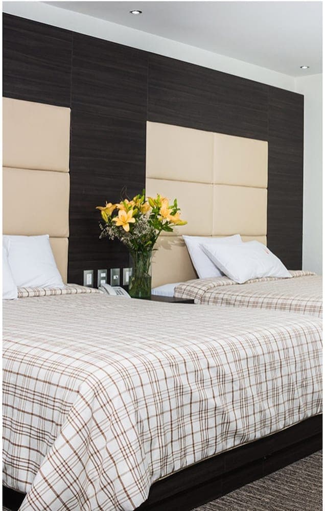 Hotel Astor — 6