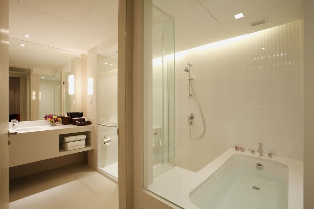 Centara Watergate Pavilion Hotel Bangkok — 8