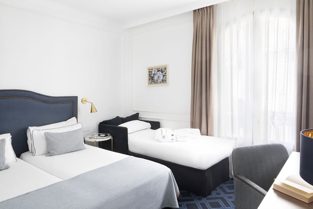 Hotel Midmost by Majestic Hotel Group — 9