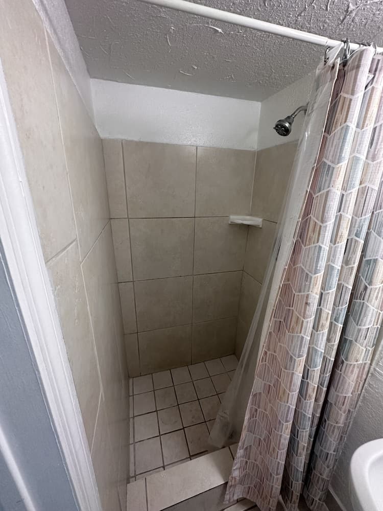 Hotel Motel Lauderdale Inn — 11