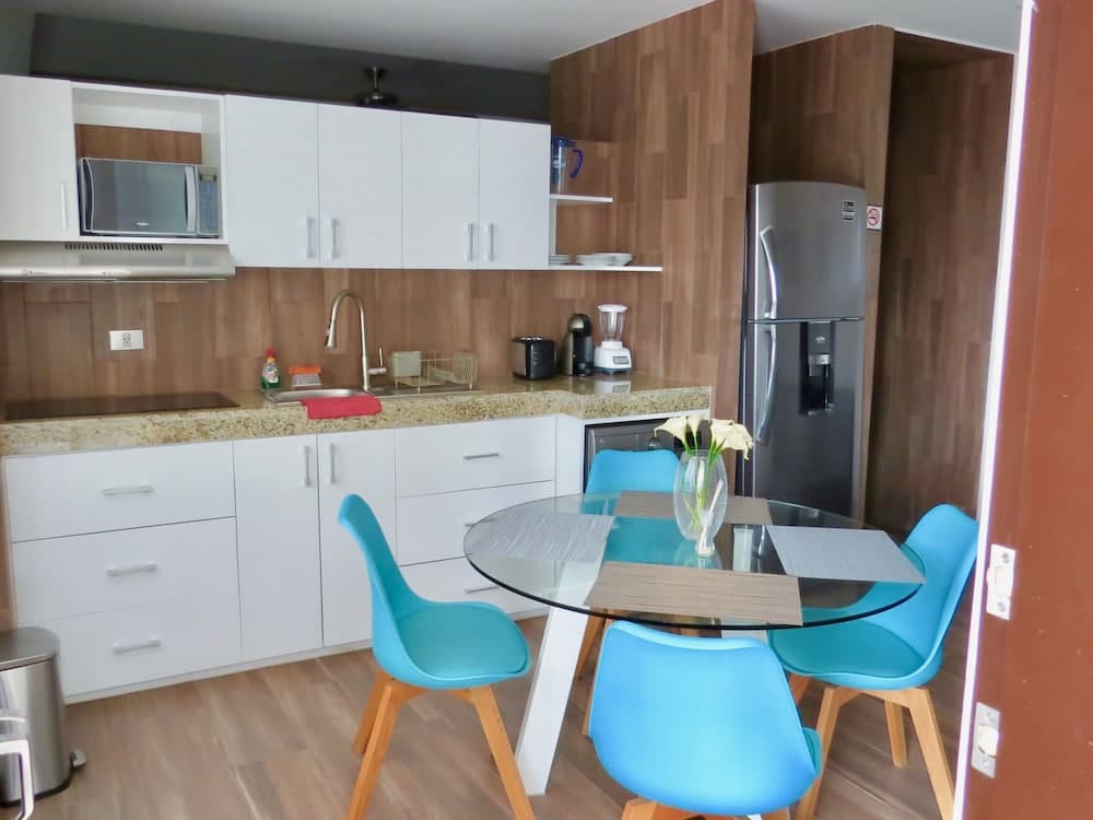 Palmarena Habitaciones y Residencias - Comodidad de Larga Estancia con Estacionamiento, Sauna, Gimnasio y Piscina (A pasos de la 5ta Avenida) — 11