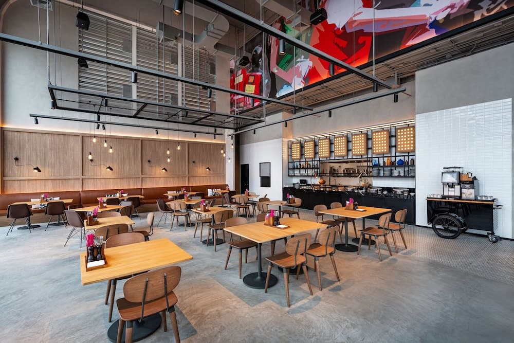 Moxy Bangkok Ratchaprasong — 14