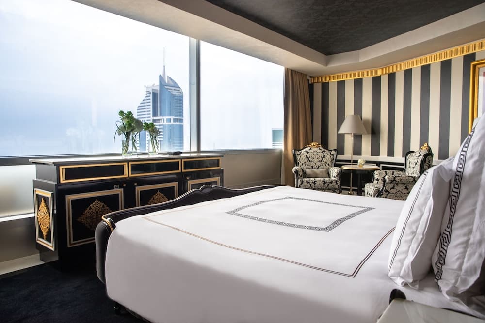 Jumeirah Emirates Towers Dubai — 18