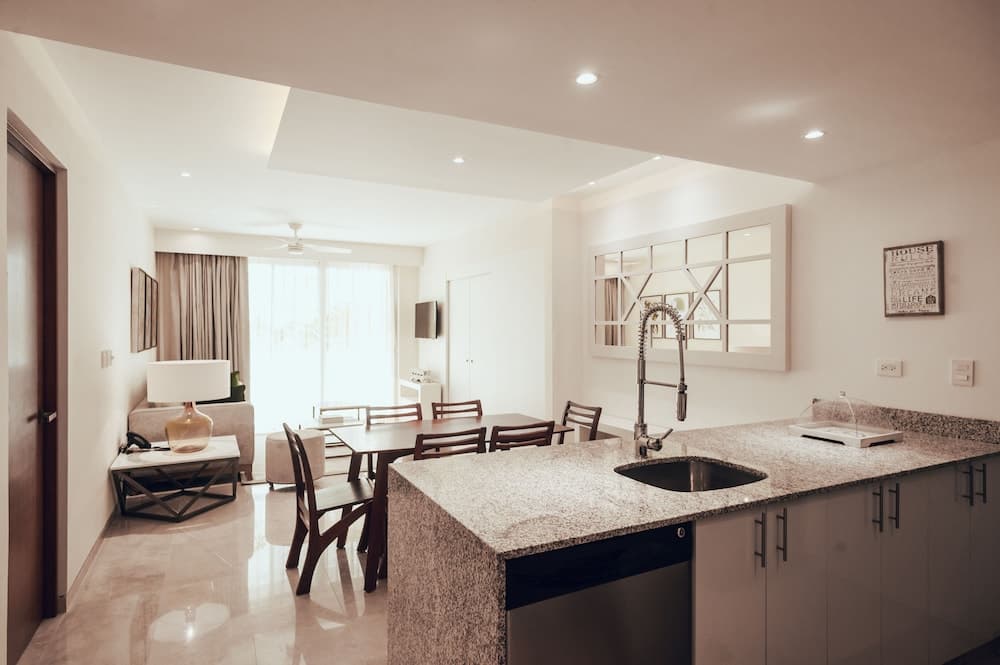 Antera Hotel & Residences — 18