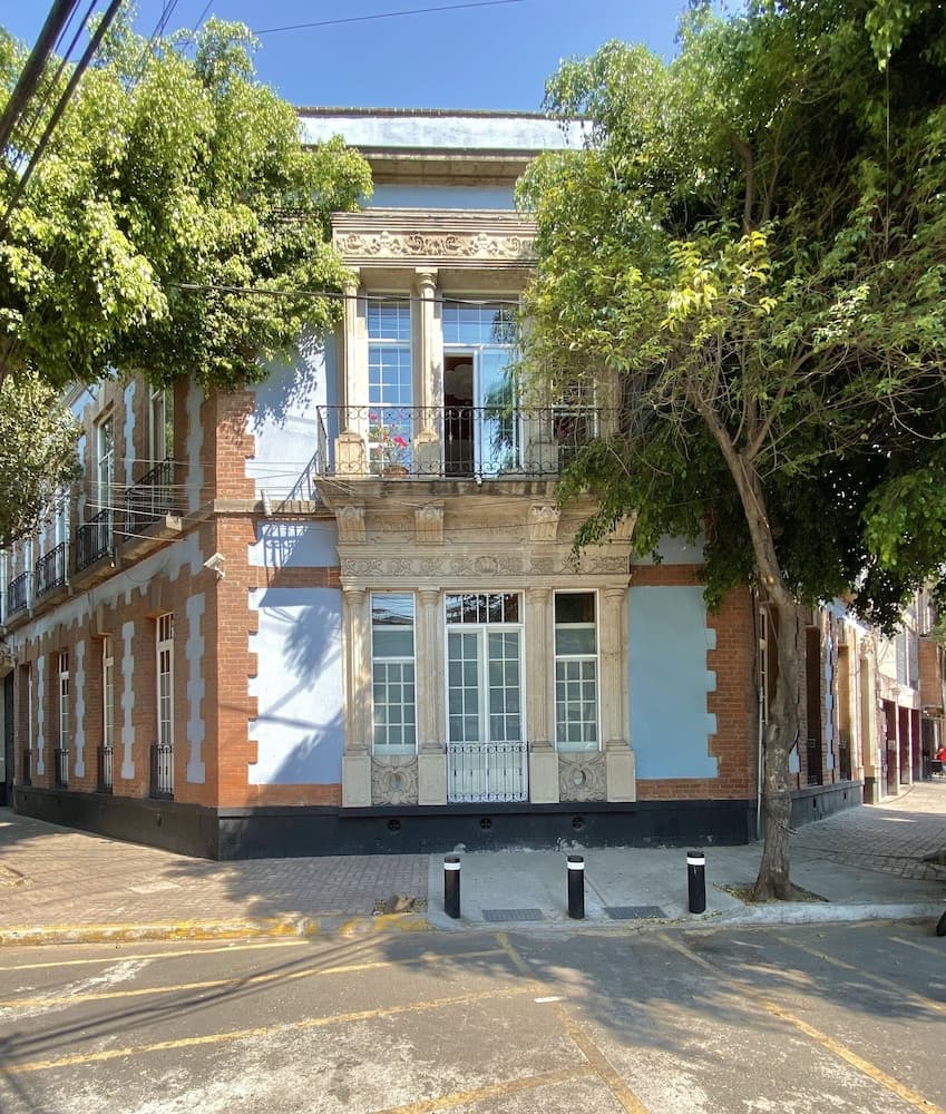 El Patio 77 — 1