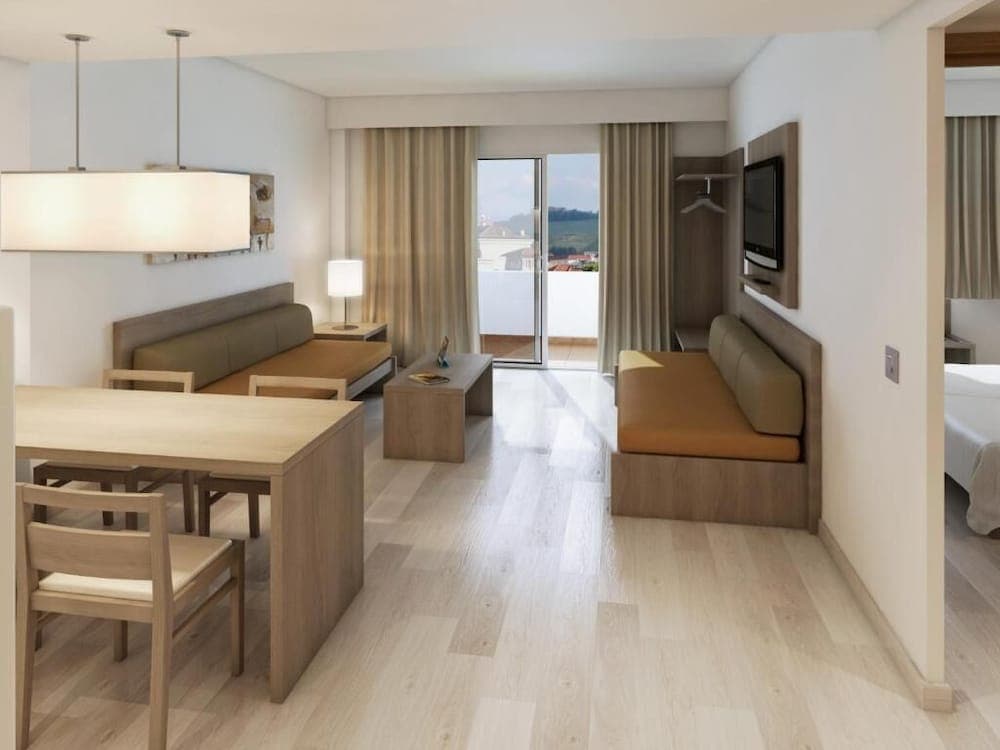 Cabot Tres Torres Apartments — 8