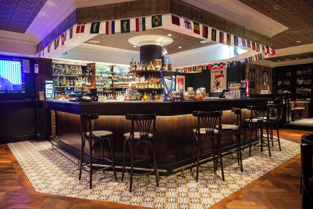 V Hotel Dubai, Curio Collection by Hilton — 28