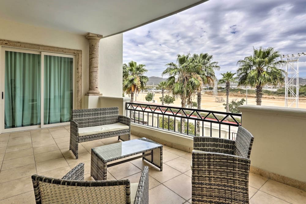 Walk to Beach: Modern Cabo Condo w/ Balcony! — 8