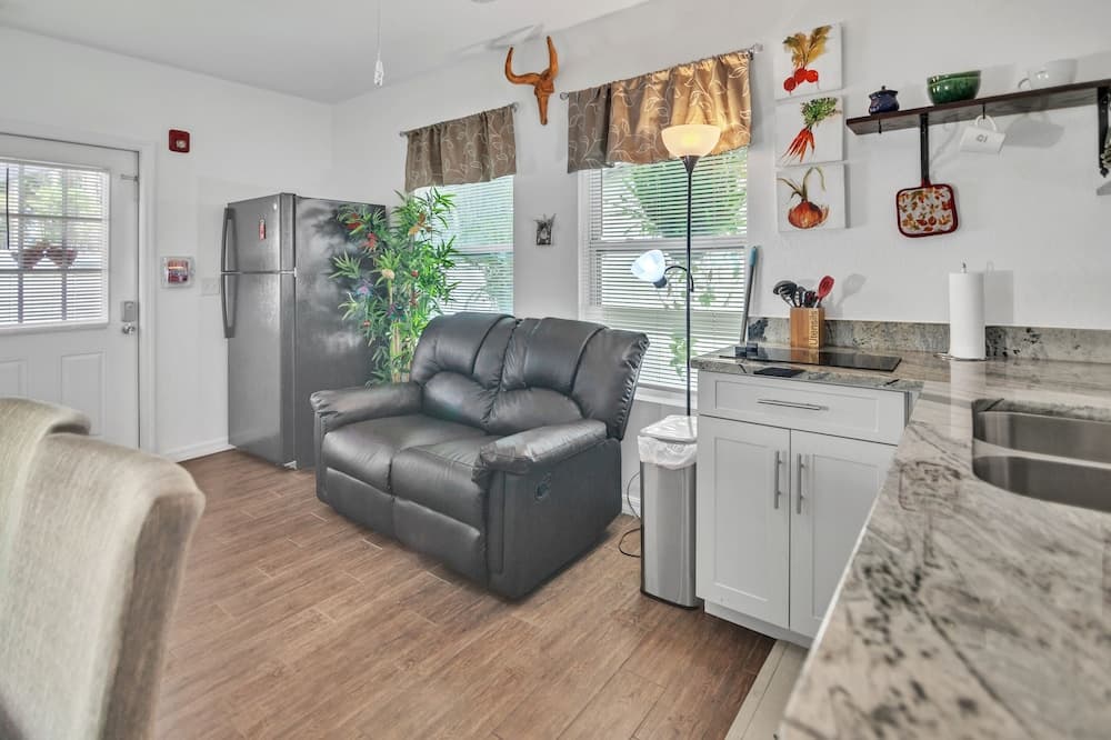 Spacious And Private Tampa Retreat 1 Bedroom Condo by Redawning — 10
