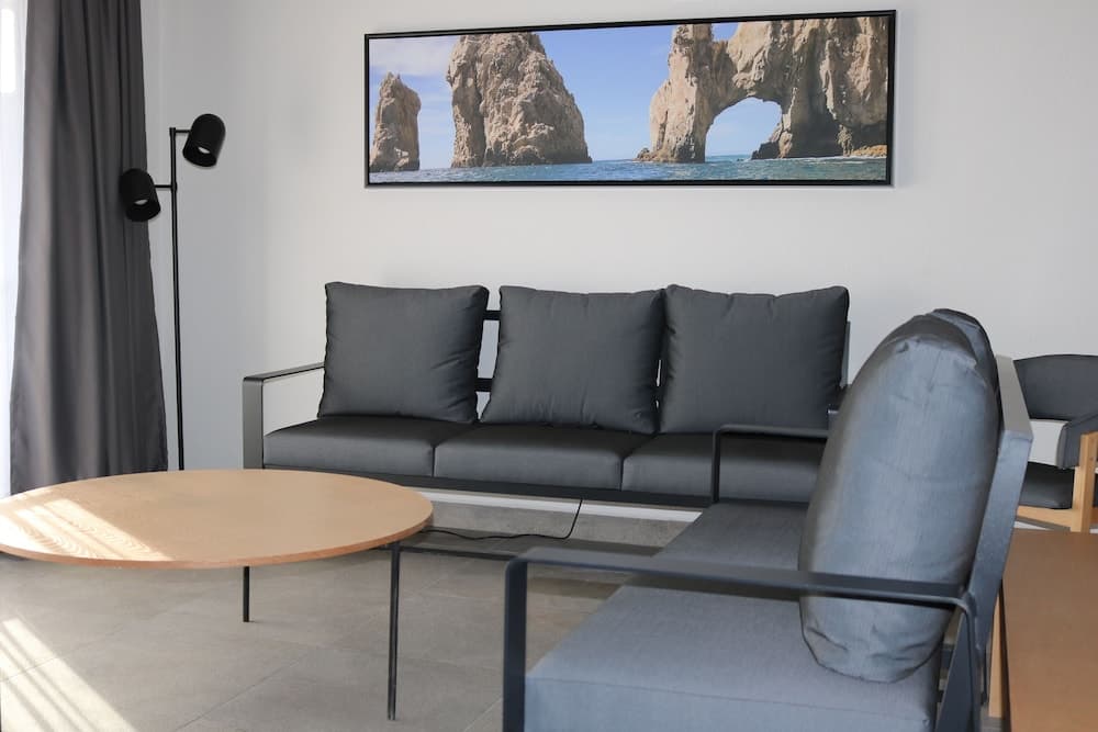 Sunrock Hotel and Suites — 8