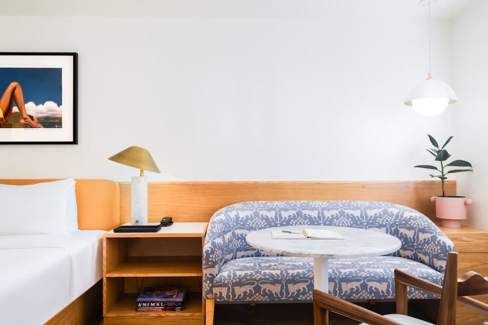 Short Stories Hotel — 14