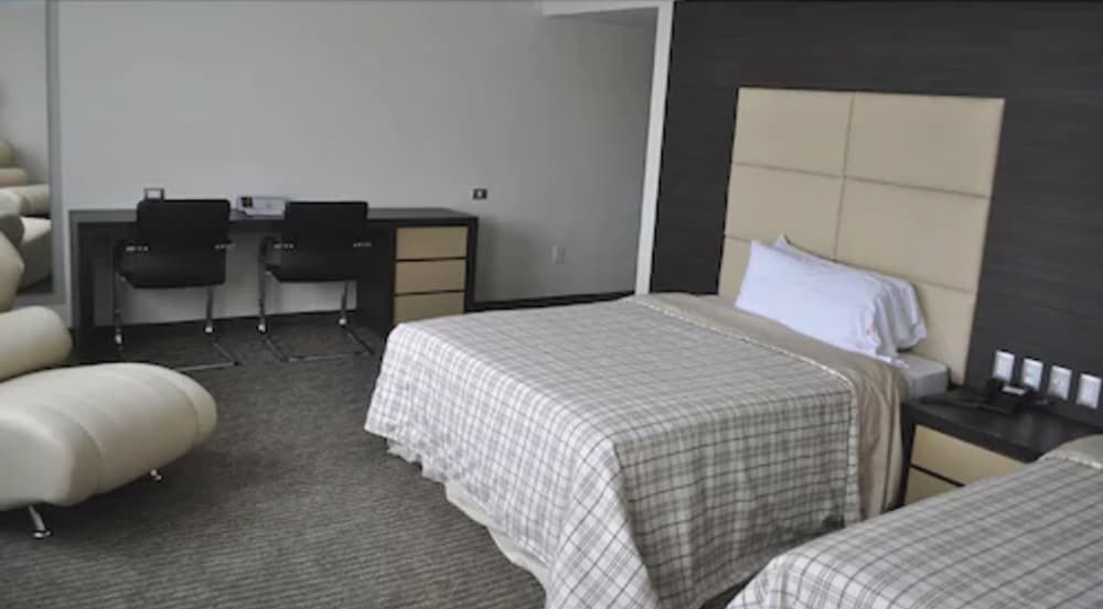 Hotel Astor — 7