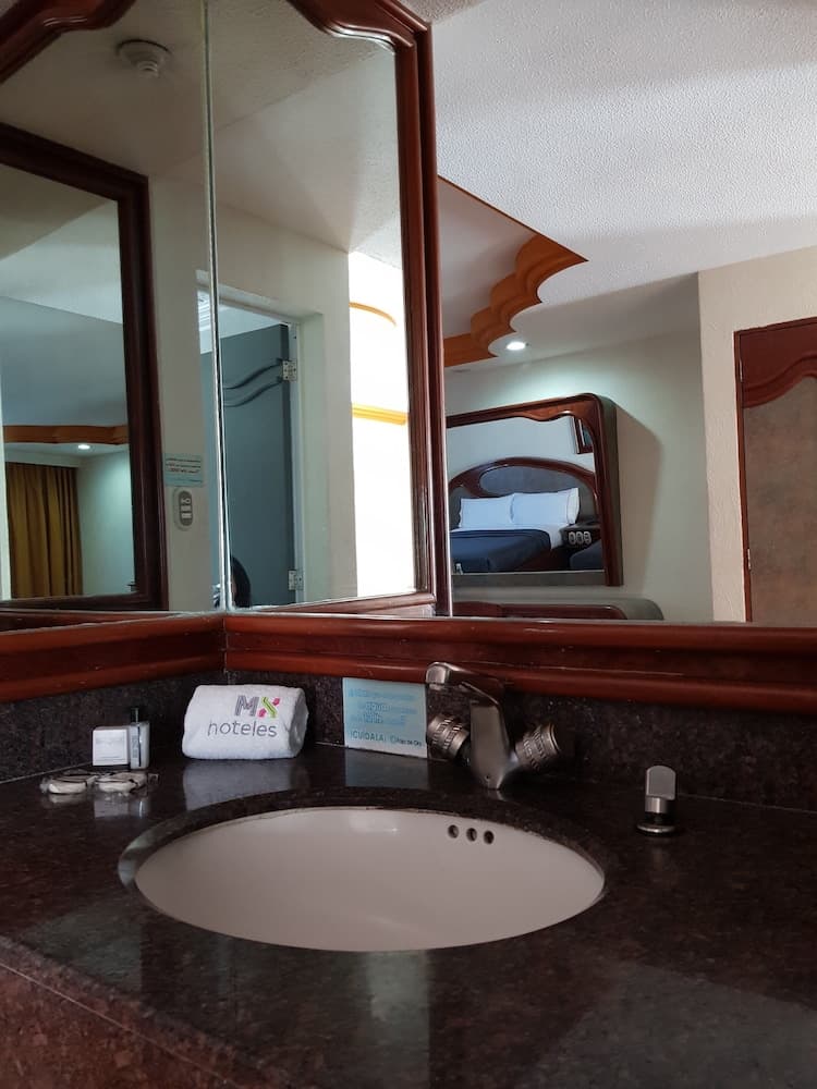Hotel MX Congreso - In Mexiko-Stadt (Venustiano Carranza) — 16