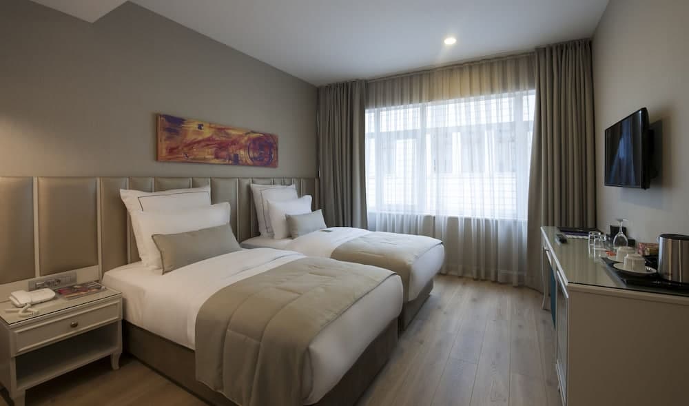 Le Petit Palace Hotel — 22