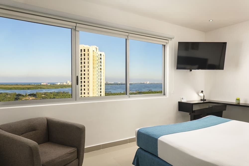 Suites Malecon Cancun — 5