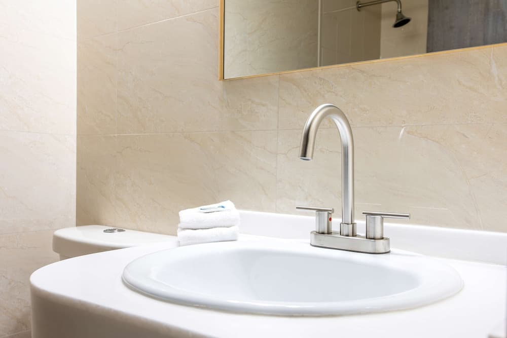Regency Miami Flughafen Hotel by Sonesta — 8
