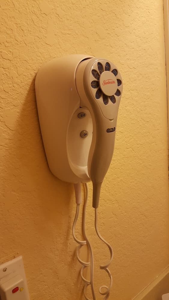 Econo Lodge Tampa near Busch Gardens — 11