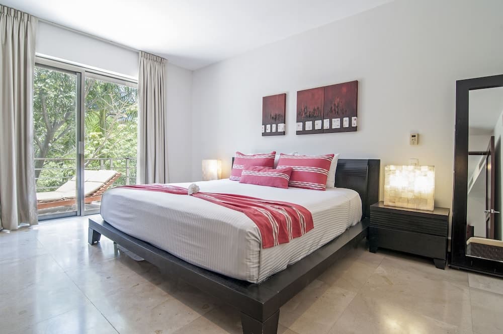 Luxury Condo Boutique — 8