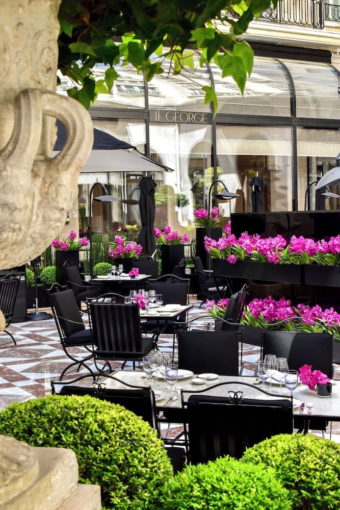 Four Seasons Hotel George V — 14