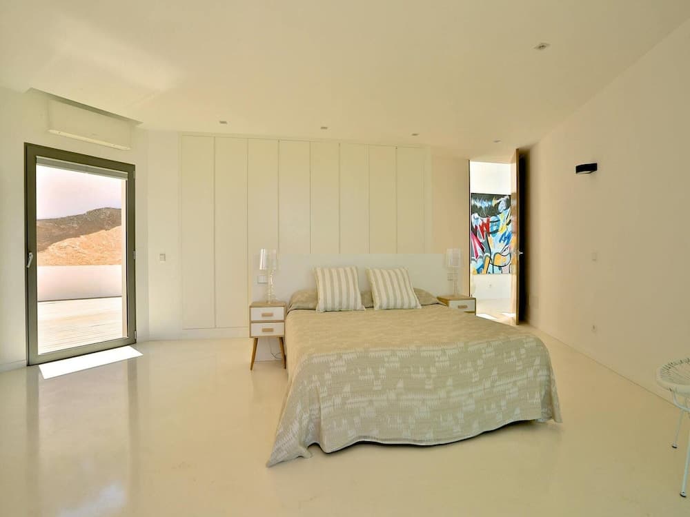 Modern Holiday Home With Vast Terracing — 16