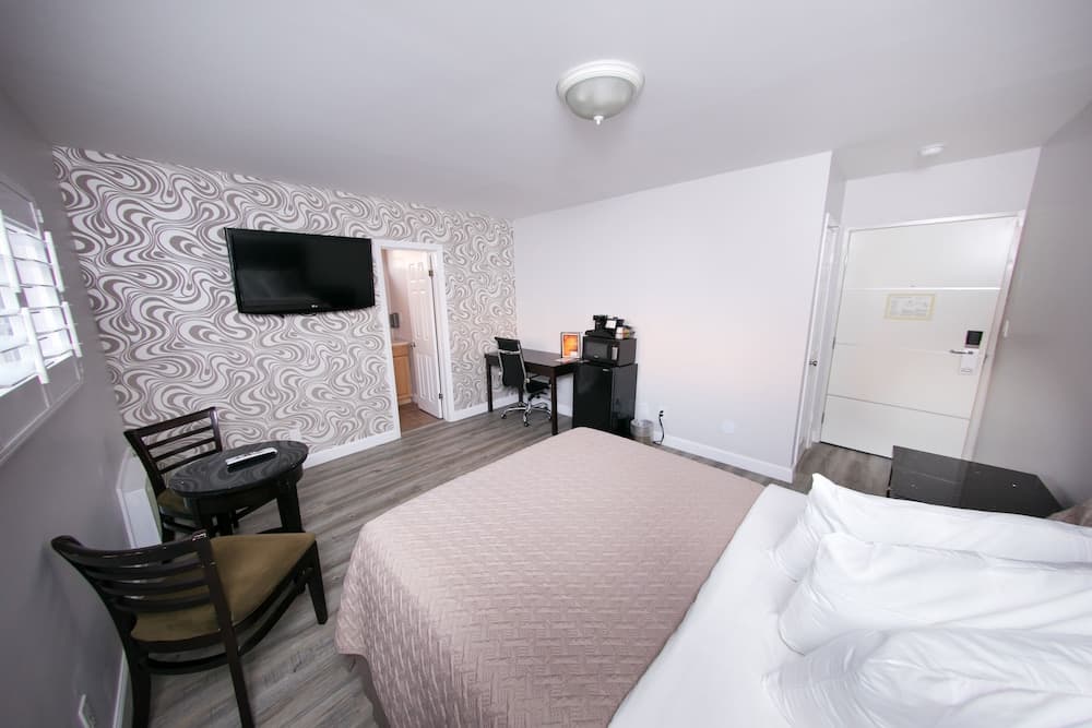Metropolitan Inn & Suites — 9
