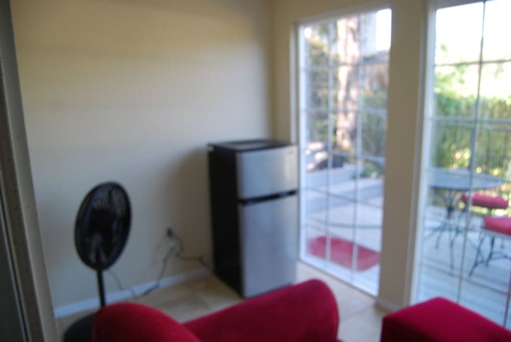 Bed and Breakfast in Hollywood Hills — 4