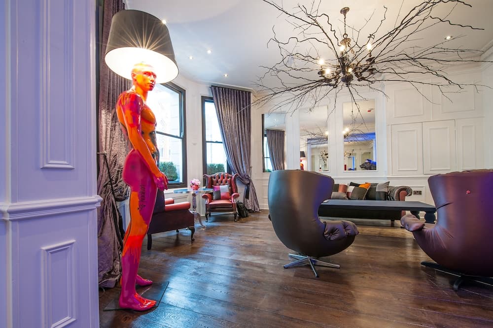 L'Hotel Exhibitionist — 20