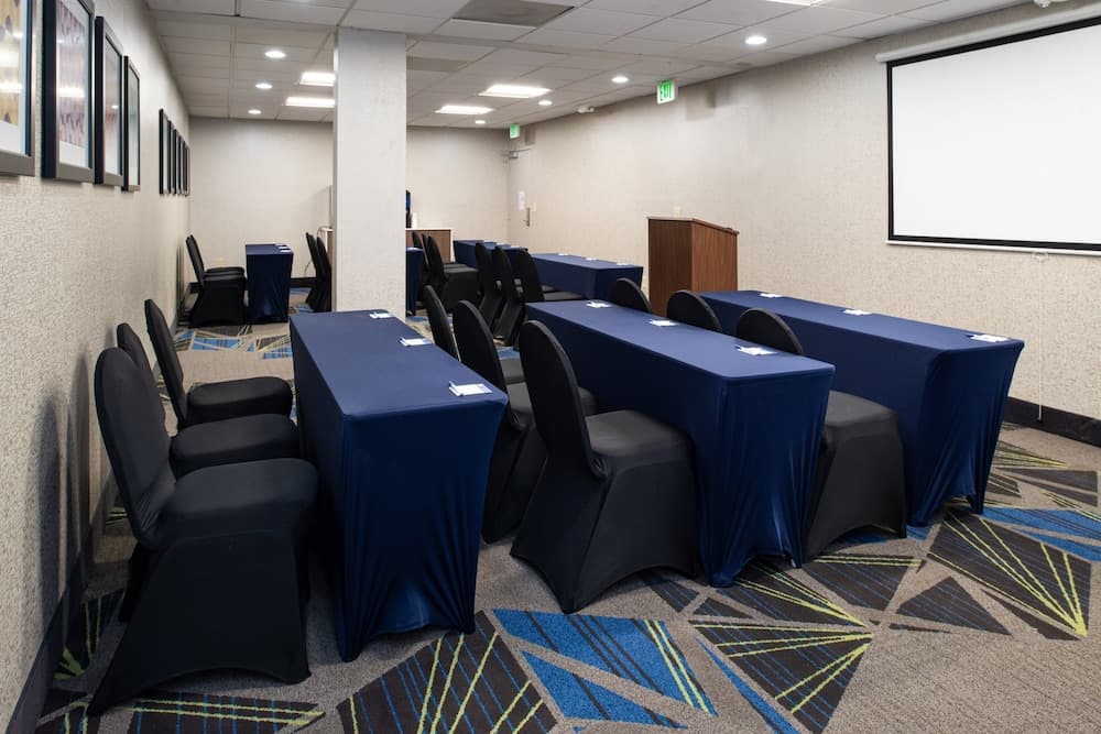 Holiday Inn Express & Suites Los Angeles Downtown West by IHG — 26
