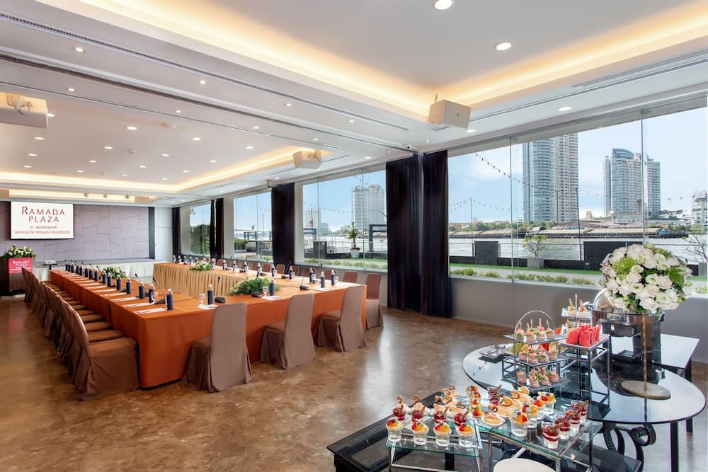 Ramada Plaza by Wyndham Bangkok Menam Riverside — 11