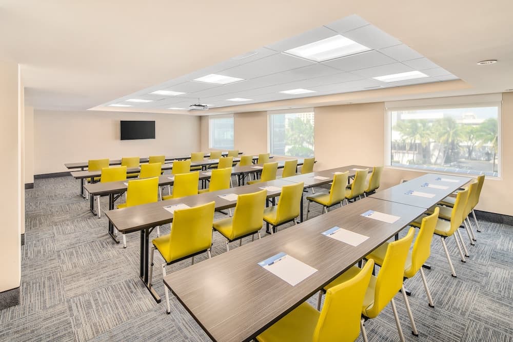 Holiday Inn Express Ft. Lauderdale Cruise-Airport by IHG — 25
