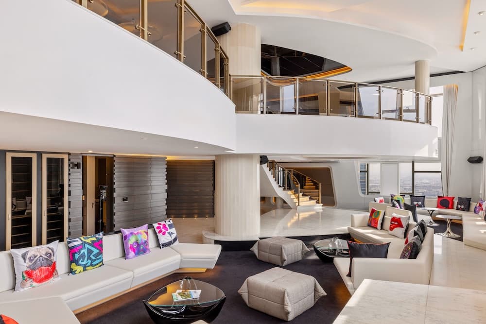 V Hotel Dubai, Curio Collection by Hilton — 26