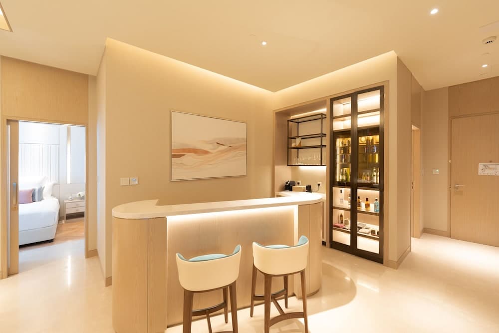 FIVE LUXE — 17