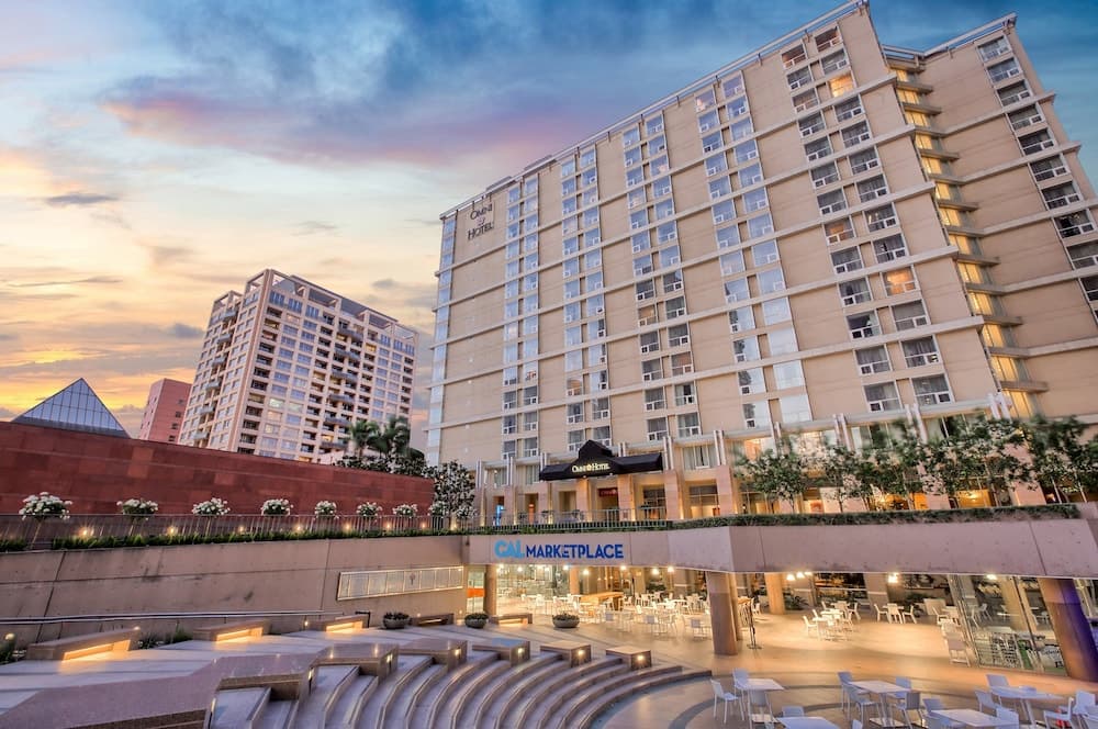 Omni Los Angeles Hotel at California Plaza — 13
