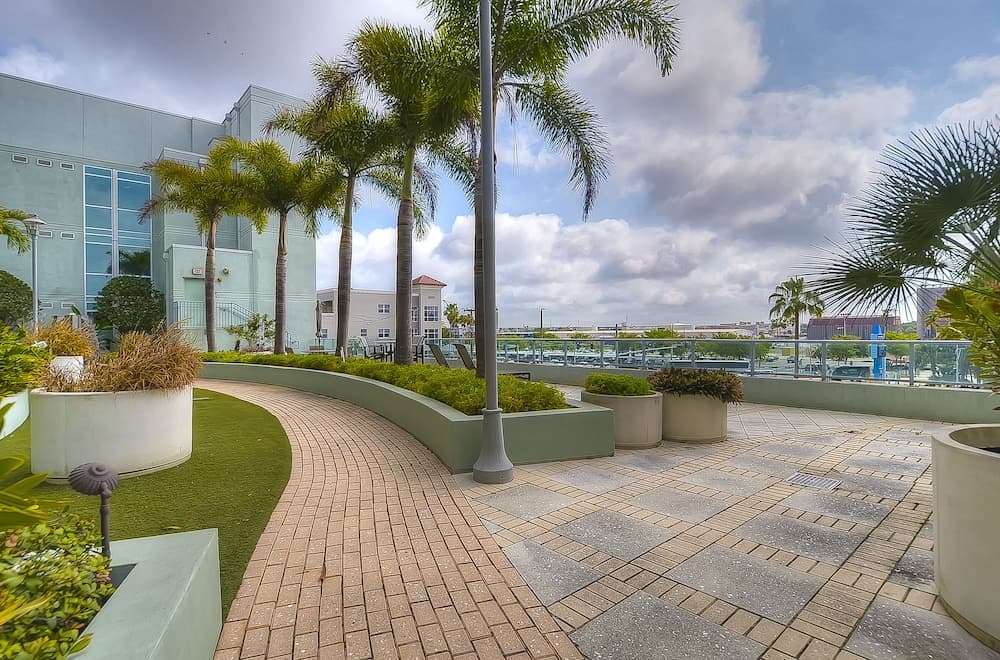 NUEVO condominio de dos habitaciones en Channelside Tam — 9