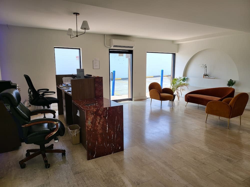 Hotel al anochecer — 16