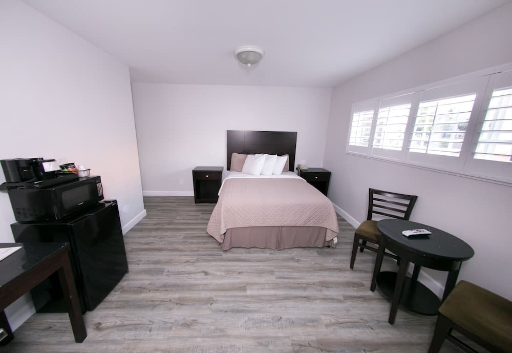 Metropolitan Inn & Suites — 13