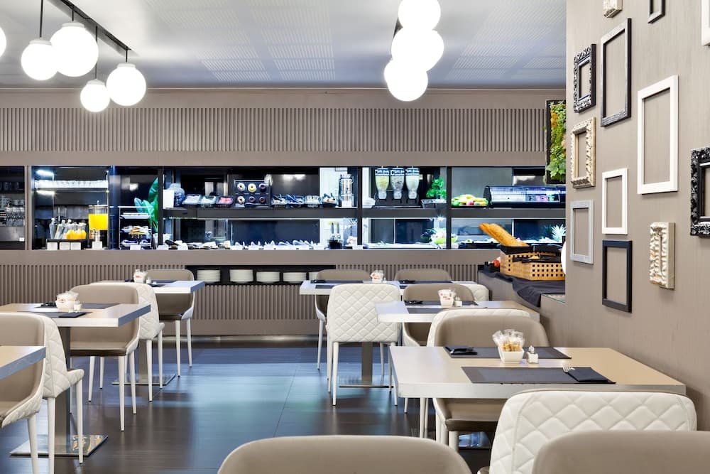 Hotel Condes de Barcelona — 28